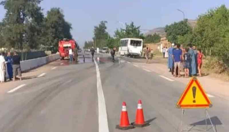 الشلف: قتيلان و 4 جرحى في إصطدام سيارة بحافلة بواد الفضة