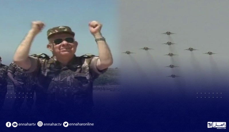 الفريق شنقريحة يشرف على تنفيذ تمرين للقفز المظلي بالقاعدة العسكرية لعين وسارة