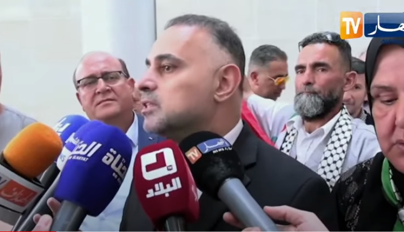 بالفيديو.. منتخب فلسطين يحل بالجزائر تحسبا لمواجهة الأولمبيين وديا
