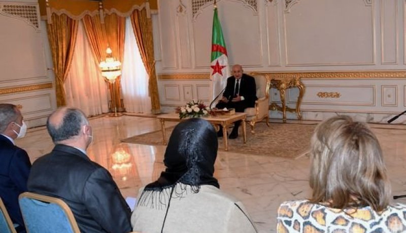 الرئيس تبون يلتقي ممثلي الجالية الوطنية بتركيا