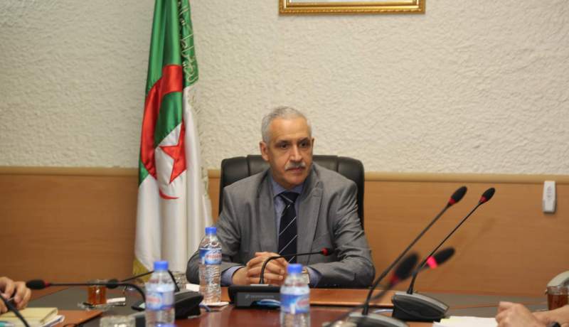 منجي يدعو إلى تعميم العمل بالنظام المعلوماتي الجديد لتسيير الأنشطة التجارية للموانئ