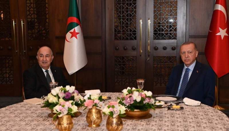 الرئيس أردوغان يقيم مأدبة عشاء على شرف الرئيس تبون