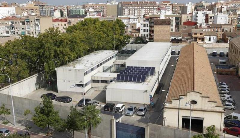 جزائريان يقومان بإلقاء المخدرات للمساجين عبر الأسوار في إسبانيا