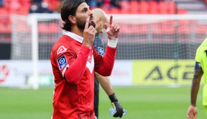 ماكسيم رحو  يعلن رحيله عن فالنسيان