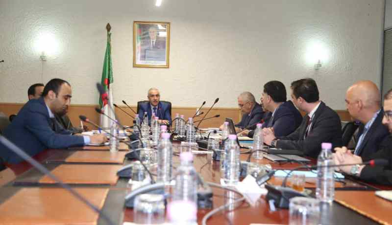 وزير النقل يدعو  مجمع “”لوجيترانس”الى مرافقة مشروع غار جبيلات لإستغلال الحديد 