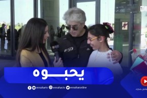 عباس النوري يتفاجأ بطفلة استقبلته في المطار وهي تحمل رساله له مع نسخة من القرآن الكريم