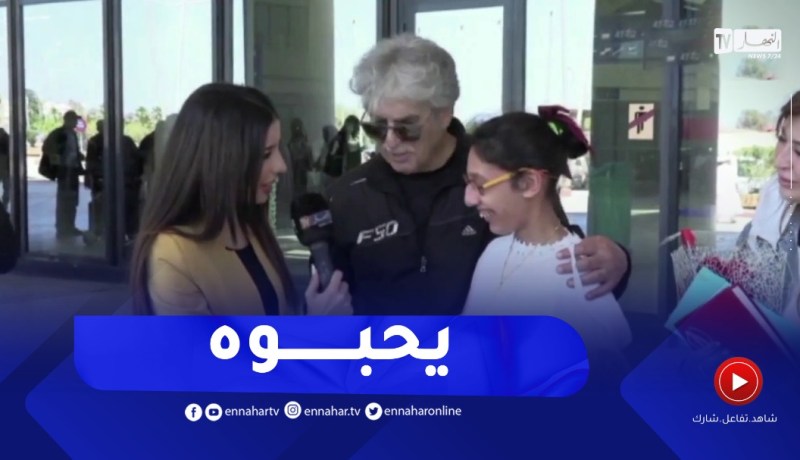 عباس النوري يتفاجأ بطفلة استقبلته في المطار وهي تحمل رساله له مع نسخة من القرآن الكريم