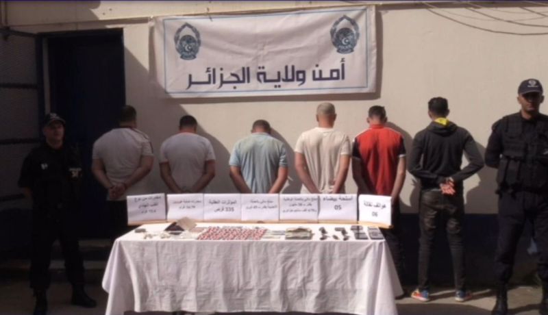 أمن العاصمة يضع حدا لجماعة إجرامية مختصة في المتاجرة بالمخدرات بباب الواد