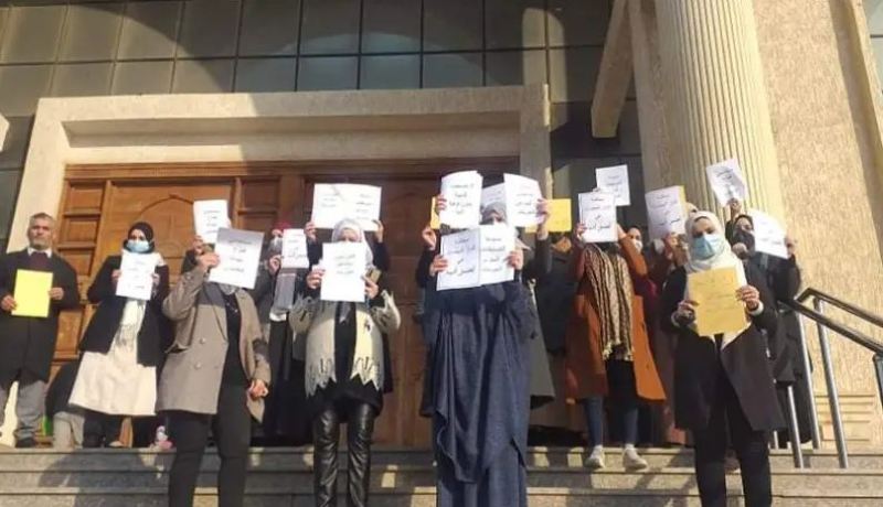 أمناء الضبط بمحكمة سيدي امحمد في وقفة احتجاجية مجددا
