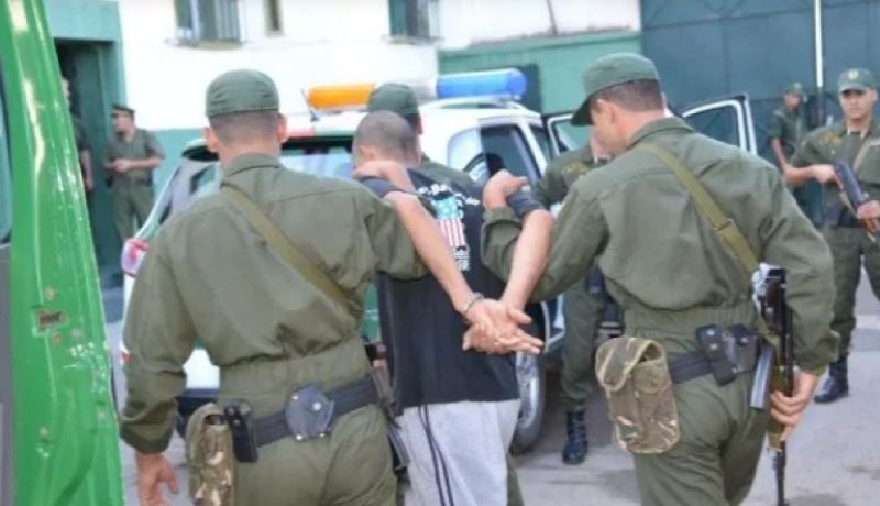 عين الدفلى.. توقيف 5 اشخاص وحجز 835 قرص مهلوس بالعطاف
