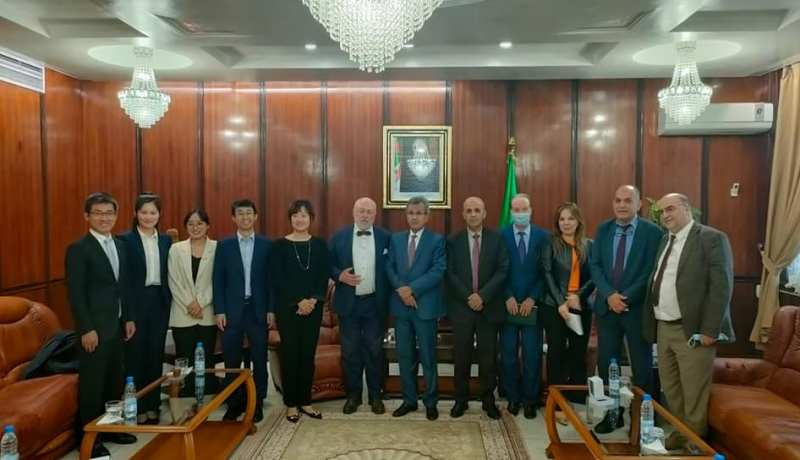 وزير الصحة يستقبل وفدا من مخابر “سينوفاك” الصينية