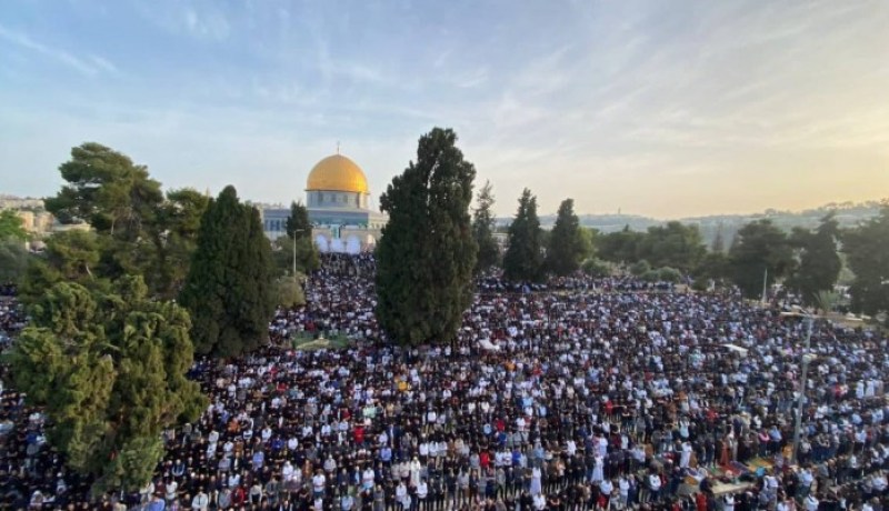 أكثر من 200 ألف مصل يؤدون صلاة عيد الفطر في المسجد الأقصى