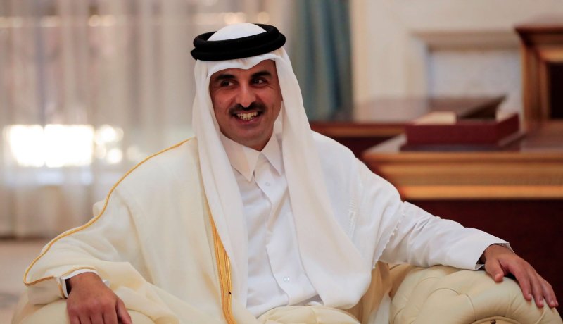 أمير قطر يترأس وفد بلاده في القمة العربية بالجزائر