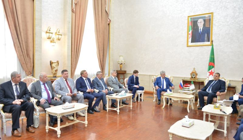 رئيس لجنة الدفاع والأمن بالمجلس الفيدرالي الروسي ينزل بالمجلس الشعبي الوطني