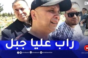 الشاب رشدي ينهار في جنازة والدته..أدعولها