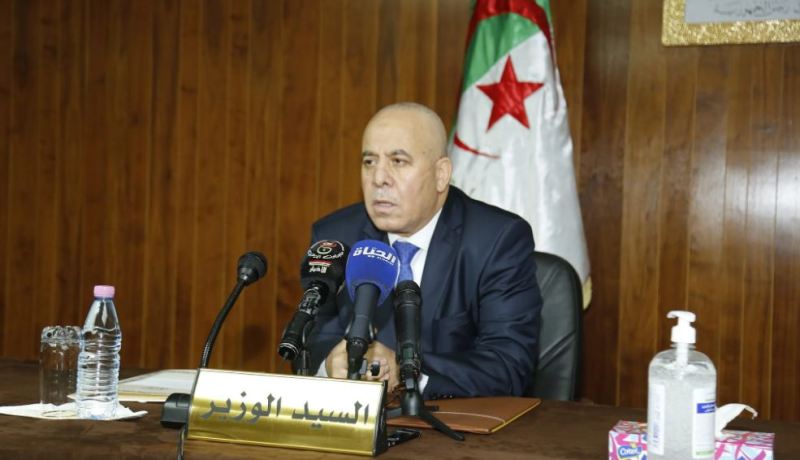 شرفة يدعو إلى مكافحة العمل غير المصرح به