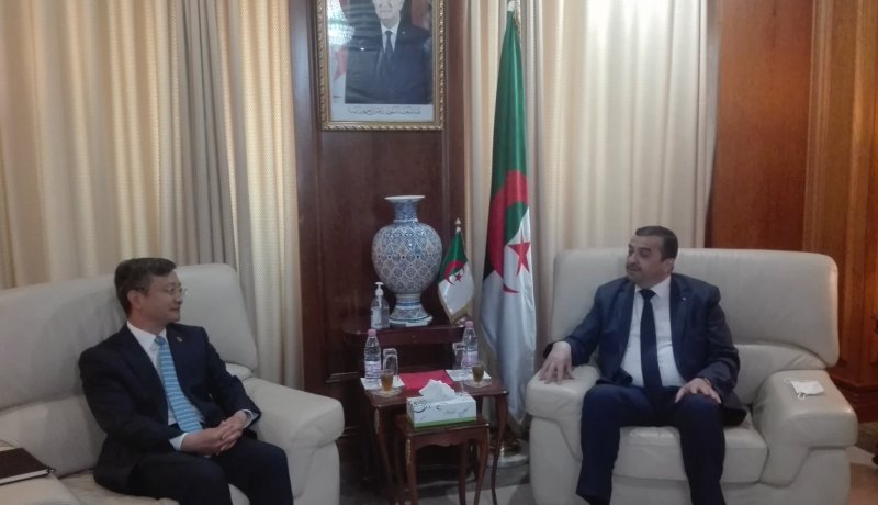 عرقاب: فوج عمل “صيني -جزائري” لإعداد خارطة عمل لتجسيد مشروع منجم غار جبيلات