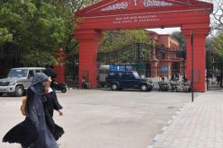 هنديان يقاضيان ابنهما والسبب تافه