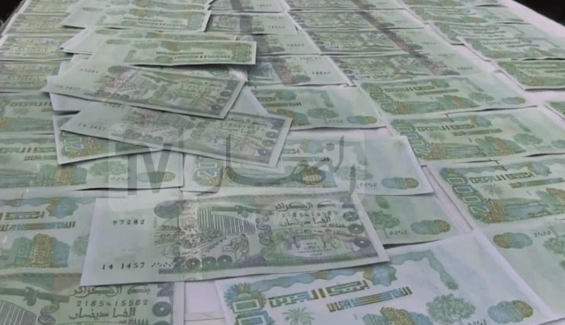 توقيف تاجرين قاما بطرح نقود مزورة لتداولها بالعاصمة