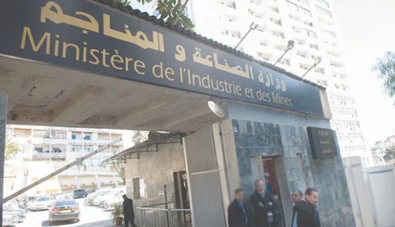 إعفاء المكونات والمواد الأولية المستوردة من الحقوق الجمركية والرسم على القيمة المضافة
