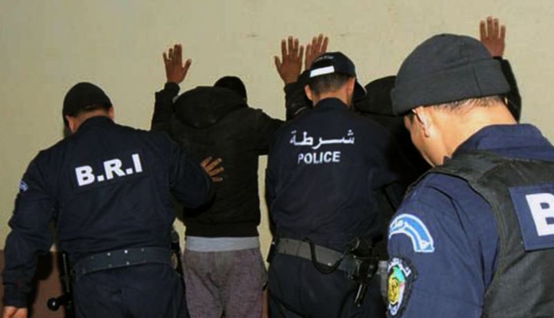 مروّجو مخدرات يطلقون النار ببندقية صيد على مواطنين في سُكرة بورڤلة!