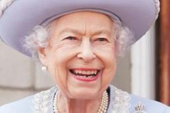 الملكة إليزابيث بقصة شعر جديدة.. تتخلى عن العصى وتركب الخيل