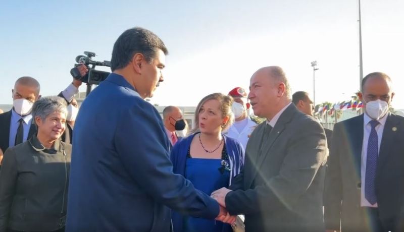 نيكولاس مادورو ينهي زيارته إلى الجزائر