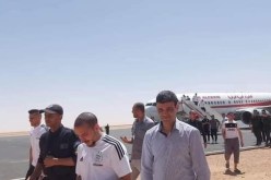 بالصور.. طائرة المنتخب الوطني تحط بمطار “تيسكا” بجانت