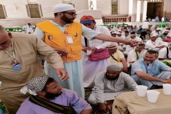 السعودية تضع شروطا جديدة للصلاة بالروضة الشريفة