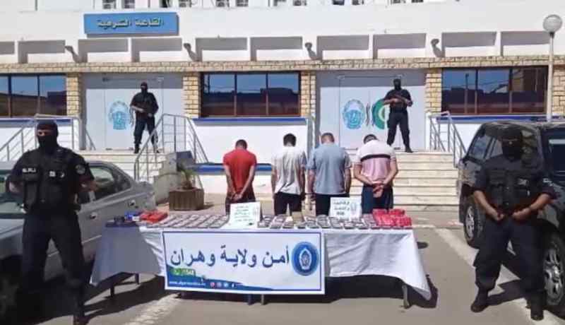 وهران..الإطاحة بشبكة اجرامية وحجز أكثر من 27 كلغ قنب هندي