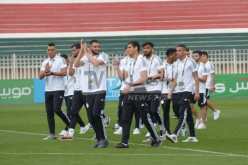 بالفيديو.. لاعبو الخضر يعاينون أرضية ميدان 5 جويلية الأولمبي