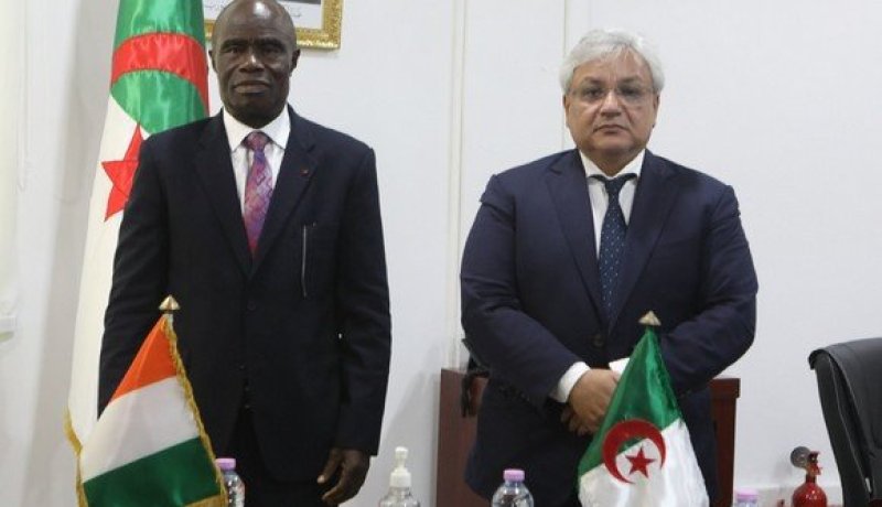 بن باحمد يبحث سبل تعزيز التعاون الثنائي مع كوت ديفوار