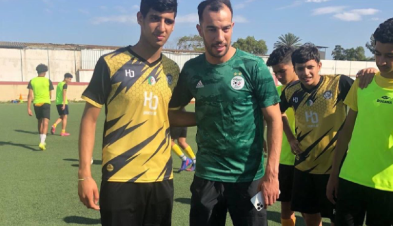 بالفيديو.. بلعمري يصنع الحدث في أحد الملاعب الجوارية بالعاصمة