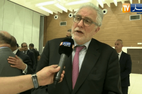 عميد مسجد باريس: نحن نعمل على توجيه مزدوجي الجنسية لحمل قميص المنتخب الوطني