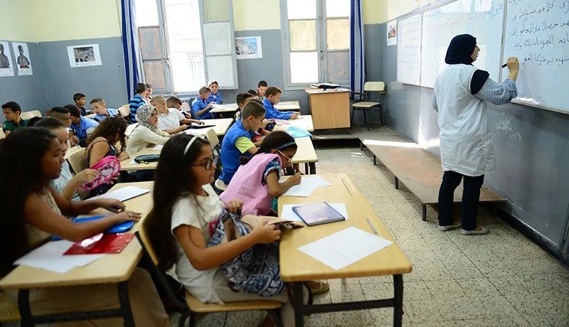 معلّمة تعتدي بالضرب على تلميذ.. تضع شريط لاصقا على فمه وتُدخله في أزمة نفسية!