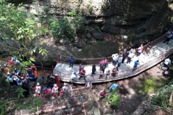 بالفيديو..انهيار جسر معلق خلال افتتاحه بالمكسيك