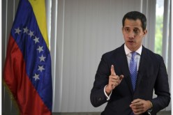 بالفيديو..زعيم المعارضة الفنزويلية يتعرض للضرب والطرد من مطعم