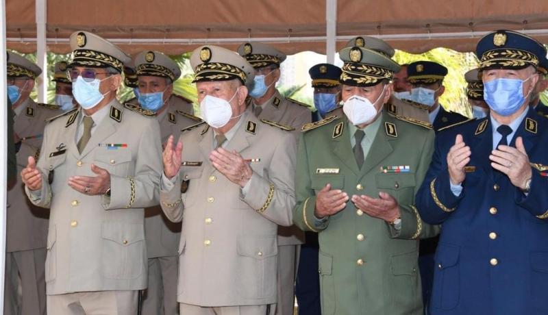 الفريق شنقريحة يلقي النظرة الأخيرة على جثمان اللواء ناموس حميدو بالمستشفى العسكري