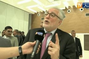 عميد مسجد باريس: محرز رمز الكرة الجزائرية