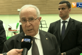 رئيس الجمهورية تبون يقيم مأدبة عشاء على شرف شباب الجالية الجزائرية بالمهجر