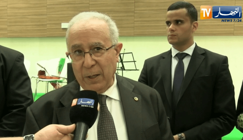 رئيس الجمهورية تبون يقيم مأدبة عشاء على شرف شباب الجالية الجزائرية بالمهجر