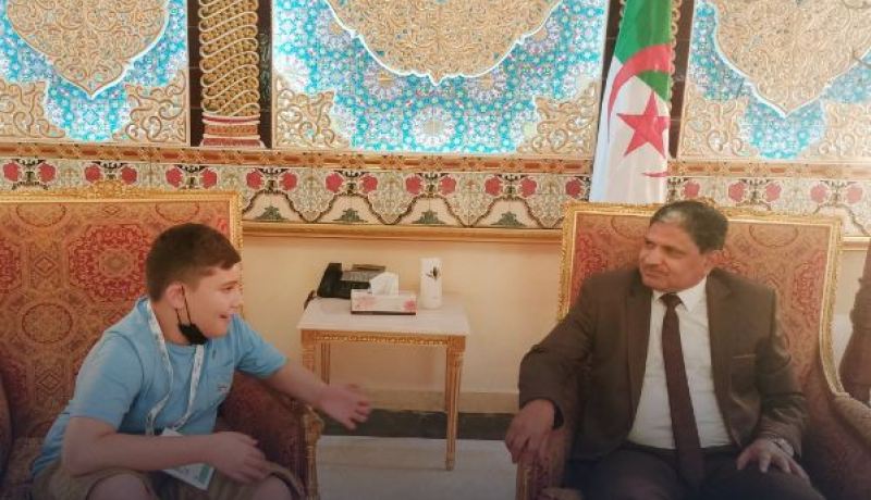 والي تلمسان يستقبل الطفل الأمريكي ماثيو هيل