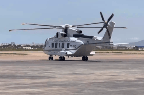 وهران: رئيس الجمهورية يستقل المروحية الرئاسية نحو الرأس الأبيض