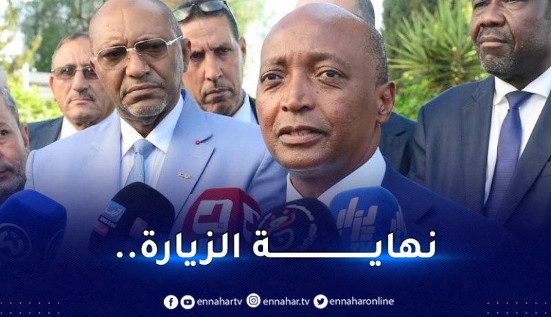 رئيس الكاف:”سعدت بزيارة الجزائر وأعجبت بالمنشآت الجميلة”