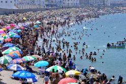 تسجيل حالات إغماء وإصابة بضربات شمس وسط مصطافين في عنابة