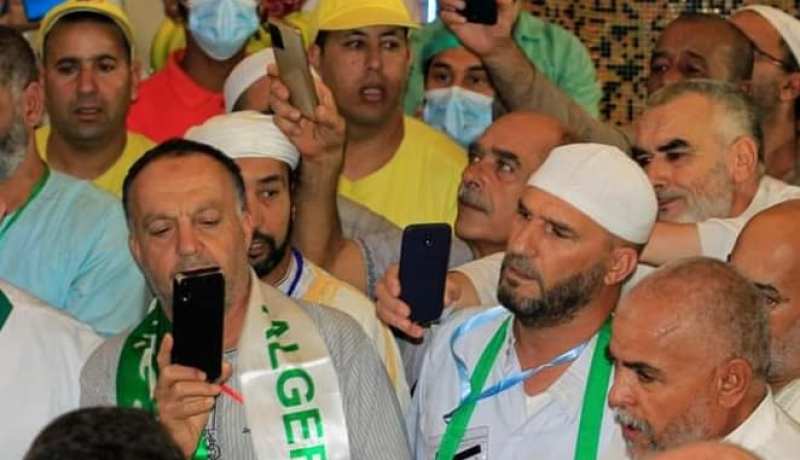 الحجاج الجزائريون يصنعون الحدث خلال متابعتهم للاستعراض العسكري