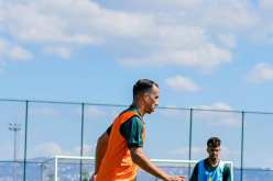 بالصور.. بن العمري يخوض أول حصة تدريبية مع فريقه الجديد