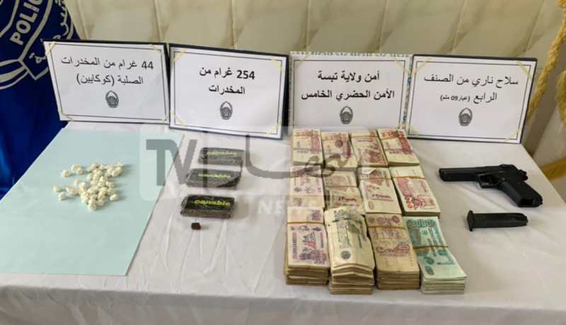 تبسة: توقيف شخص يحوز سلاح دون رخصة ويتاجر بالمخدرات