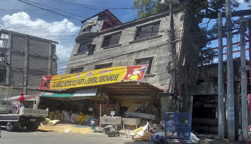 زلزال بشدة 7 درجات يضرب الفليبين.. قتلى وجرحى