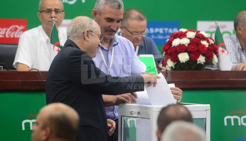 بالصور.. أعضاء الجمعية العامة يصوتون على الرئيس الجديد للفاف